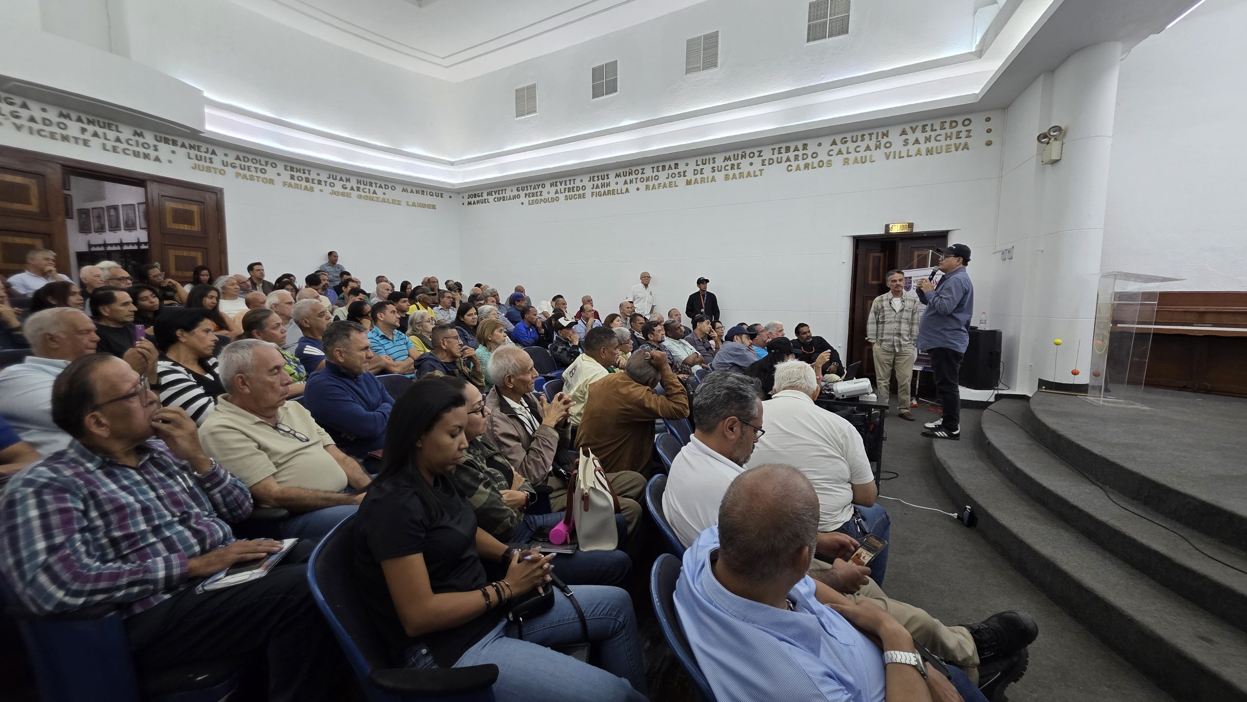 Charla Técnica sobre Ingeniería Estructural y Gestión de Obras Post-Sísmicas.